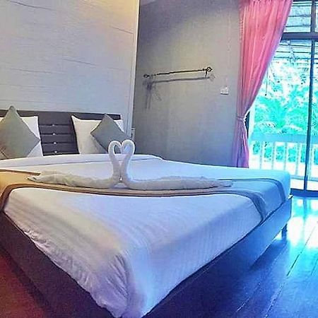 Marina Hut Guest House Koh Lanta Exterior photo
