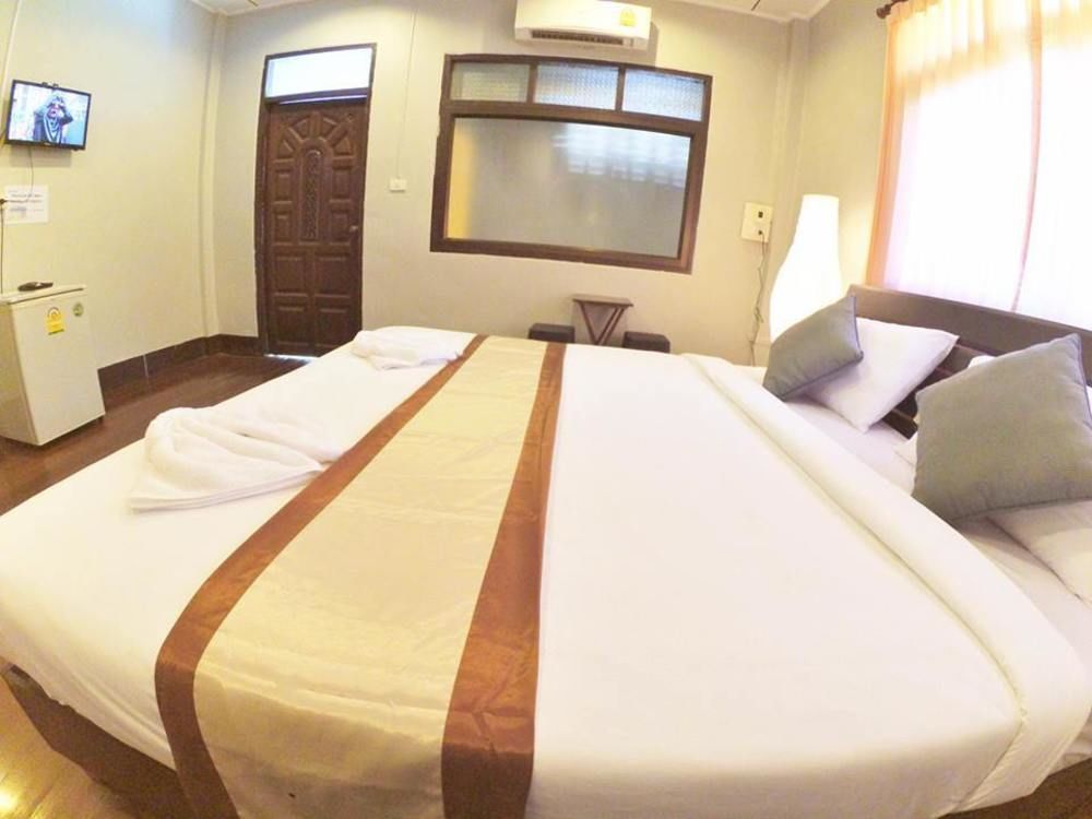 Marina Hut Guest House Koh Lanta Exterior photo