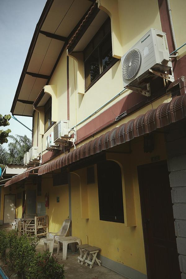Marina Hut Guest House Koh Lanta Exterior photo