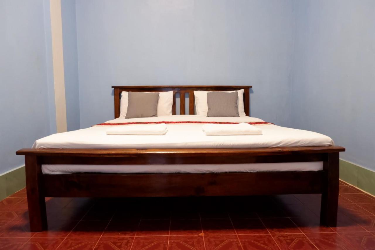 Marina Hut Guest House Koh Lanta Exterior photo