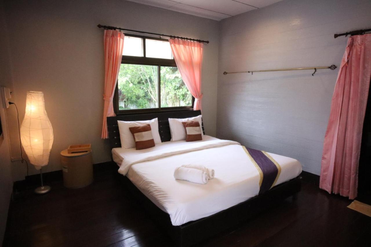 Marina Hut Guest House Koh Lanta Exterior photo