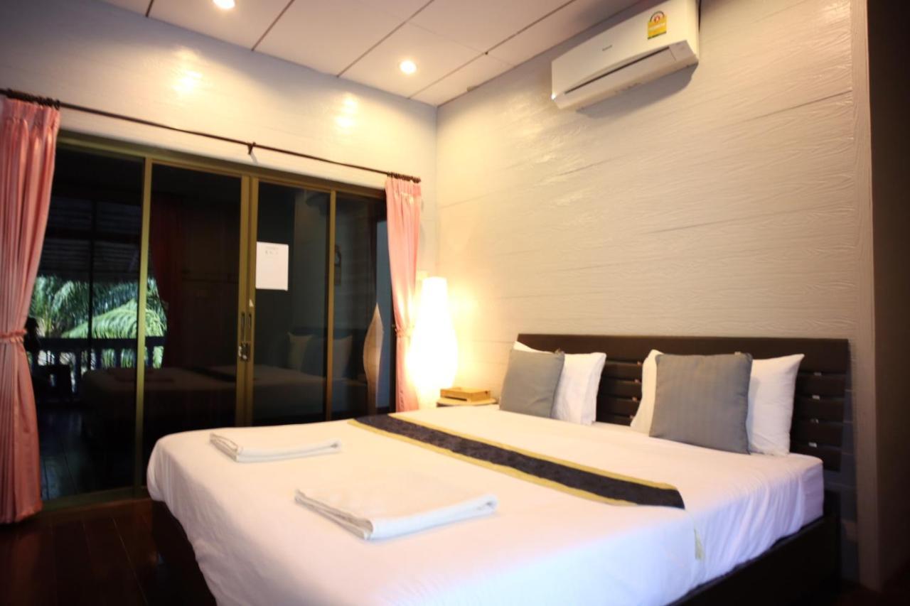 Marina Hut Guest House Koh Lanta Exterior photo