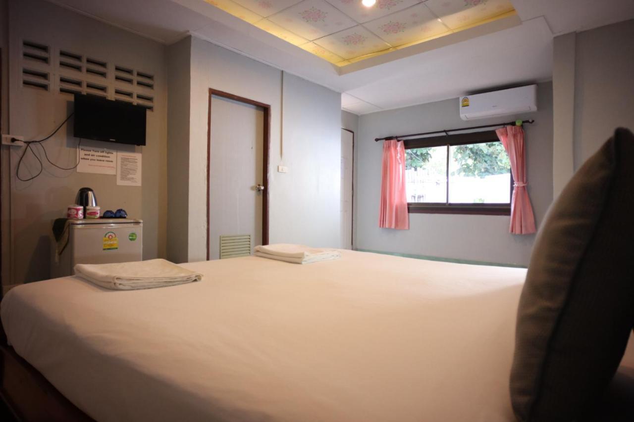 Marina Hut Guest House Koh Lanta Exterior photo